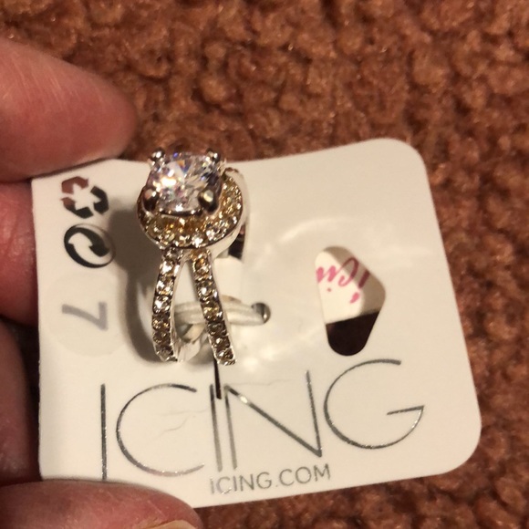 Beautiful Icing Ring - Picture 3 of 6